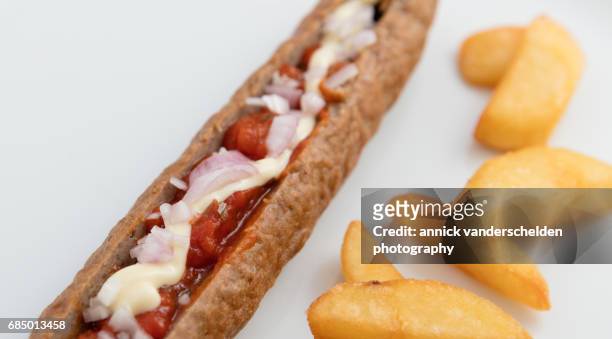 frikandel and french fries. - frite four photos et images de collection