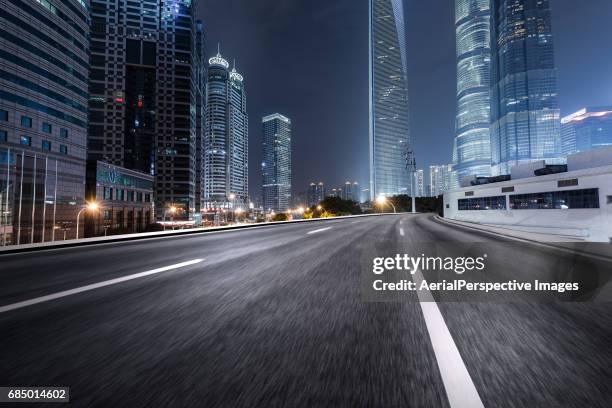 empty road, shanghai, china - winding road night stock pictures, royalty-free photos & images