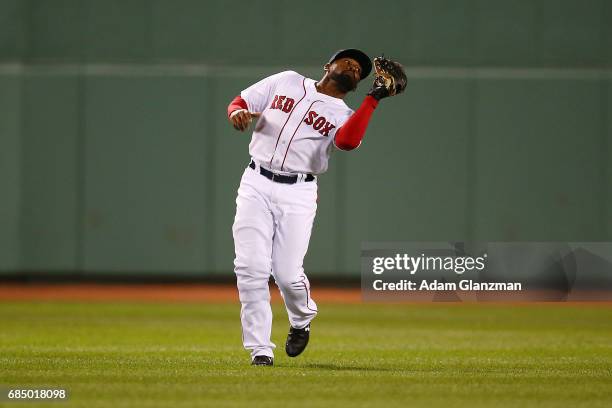 Jackie Bradley Jr. #19 of the Boston Red Sox catches a fly ball during a game against the Chicago Cubs at Fenway Park on April 30, 2017 in Boston,...