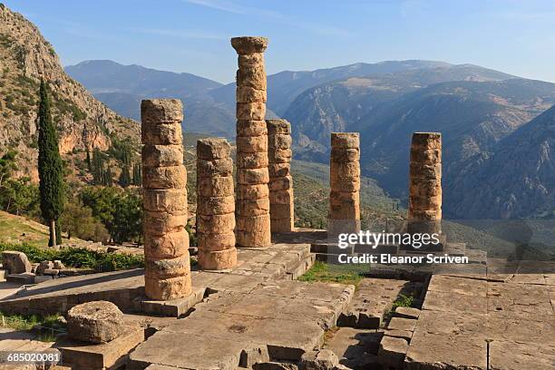 temple of apollo, delphi, unesco world heritage site, peloponnese, greece, europe - templo de apolo corinto imagens e fotografias de stock