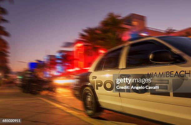 art deco district, ocean drive, south beach, miami beach, florida, united states of america, north america - jason statham on set of despierta america in miami stockfoto's en -beelden