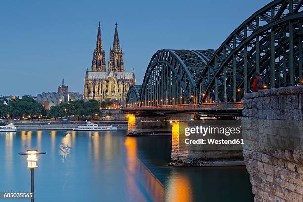 germany, cologne, lighted cologne cathedral and hohenzollern bridge - dom stock pictures, royalty-free photos & images