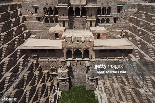 chand baori step well at abhaneri - abhaneri fotografías e imágenes de stock