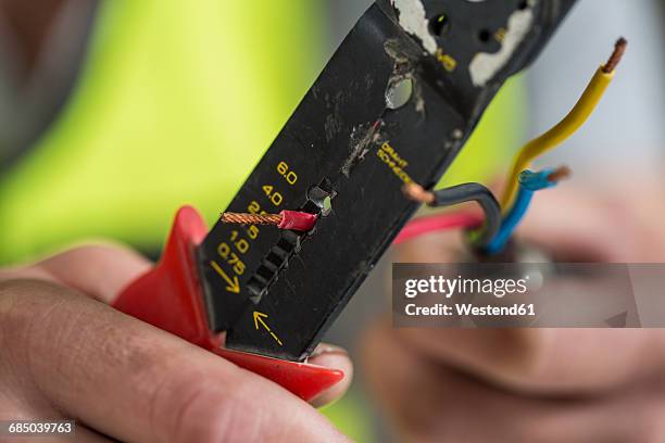 electrician using wire stripper - draadtang stockfoto's en -beelden