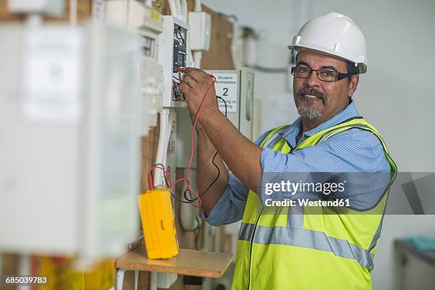 electrician using voltmeter - voltmeter stock pictures, royalty-free photos & images