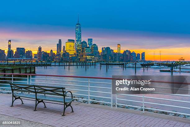 usa, new york, manhattan, lower manhattan and world trade center, freedom tower across hudson river from harismus cover, newport, new jersey - alan copson fotografías e imágenes de stock