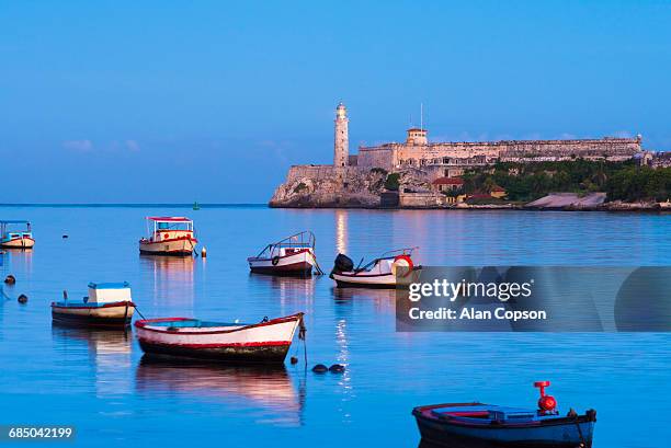 cuba, havana, castillo del morro (castillo de los tres reyes del morro) - alan copson stock pictures, royalty-free photos & images