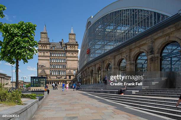 Liverpool Train Liverpool Lime Street Railway Station Photos and Premium High Res ...