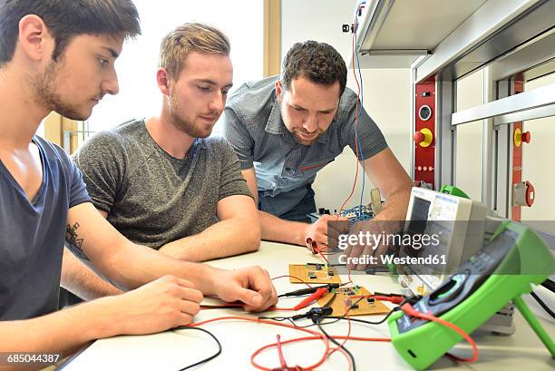 Instructor Technical Course 2,256 Technical Vocational Training Stock Photos, High-Res Pictures ...