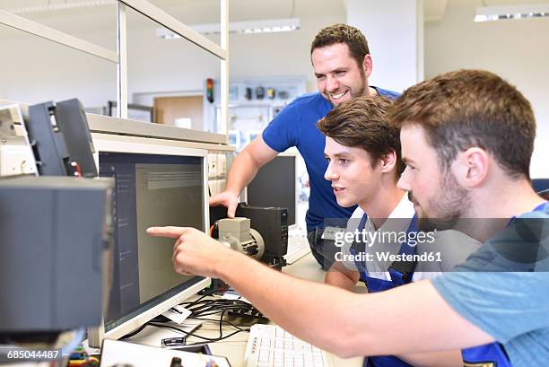 Student Pointing Screen 927 Student Pointing At Screen Stock Photos, High-Res Pictures, and ...