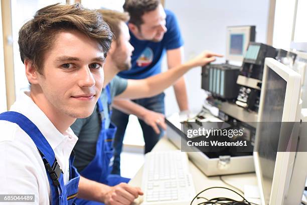 Tech Instructor 1,570 Technical And Vocational Education And Training Stock Photos ...
