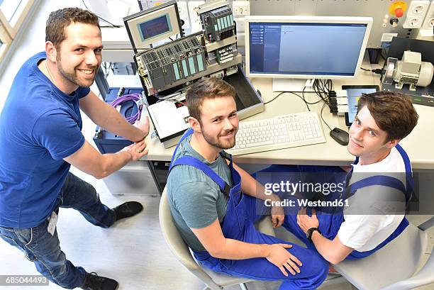 Instructor Technical Course Technical And Vocational Education And Training Photos and Premium High ...