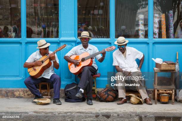 street musicians in havana - havana music stock pictures, royalty-free photos & images