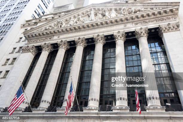 wall street and broad street signs - broad street - manhattan stock pictures, royalty-free photos & images