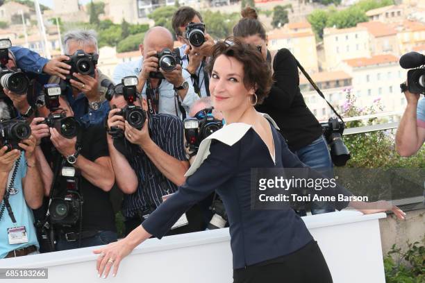Jeanne Balibar attends the "Barbara" photocall during the 70th annual Cannes Film Festival at Palais des Festivals on May 18, 2017 in Cannes, France.