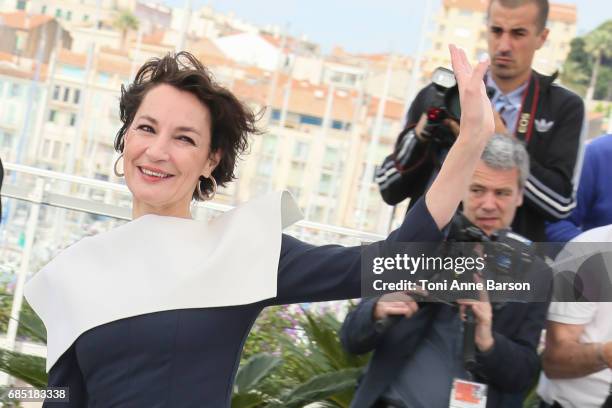 Jeanne Balibar attends the "Barbara" photocall during the 70th annual Cannes Film Festival at Palais des Festivals on May 18, 2017 in Cannes, France.