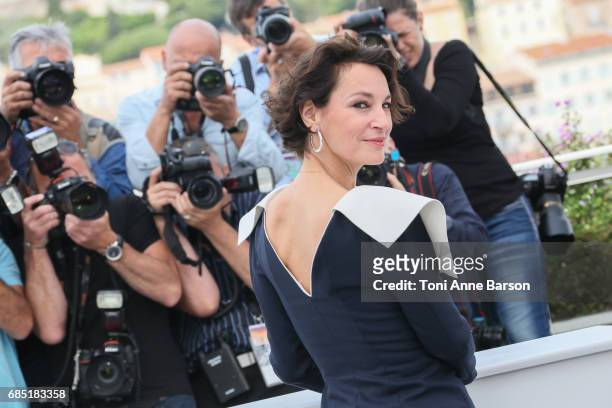 Jeanne Balibar attends the "Barbara" photocall during the 70th annual Cannes Film Festival at Palais des Festivals on May 18, 2017 in Cannes, France.