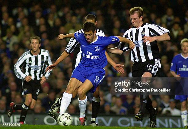English Premiership Soccer. Chelsea vs Newcastle United . Joe Cole , Steve Caldwell and Jermaine Jenas . Championnat d'Angleterre - Saison 2003-2004....