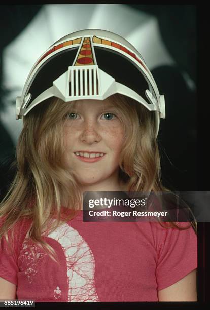 China Kantner Wearing Toy Space Helmet