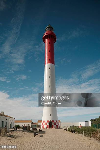 lighthouse of la courbe, grande côte, france - courbe 個照片及圖片檔