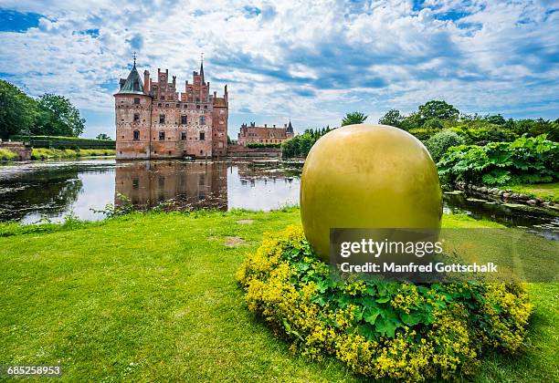 piet hein's super-ellipse egeskov castle - funen - fotografias e filmes do acervo