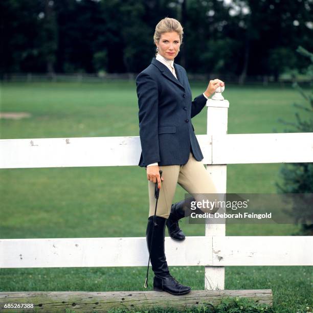 Deborah Feingold/Corbis via Getty Images) NEW YORK Journalist and talk show host Joan Lunden poses for a portrait in 1990 in New York.