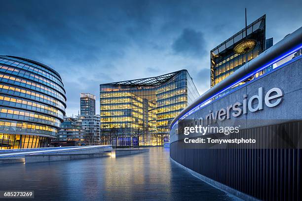 development outside city hall, london - guildhall london stock pictures, royalty-free photos & images