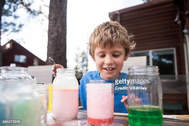 child watching a colorful chemical reaction - water beaker stock pictures, royalty-free photos & images