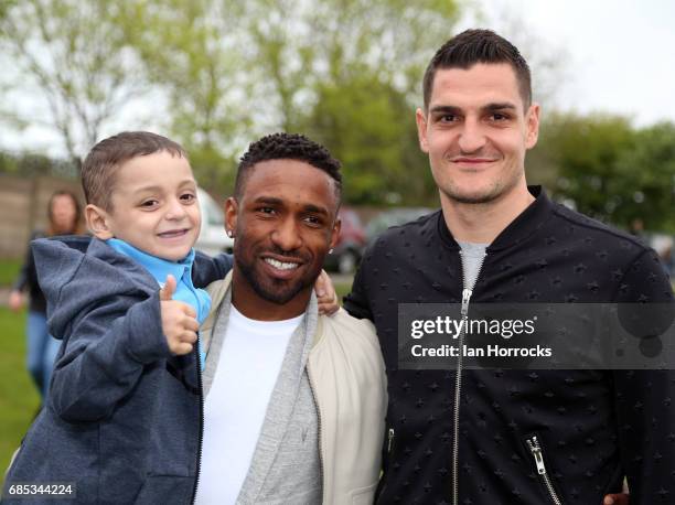 Vito Mannone and Jermain Defoe pictured with Bradley Lowery on his 6th birthday party at Welfare Park, Blackhall on May 19, 2017 in Peterlee, England.