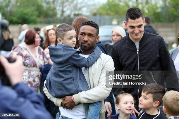 Vito Mannone and Jermain Defoe pictured with Bradley Lowery on his 6th birthday party at Welfare Park, Blackhall on May 19, 2017 in Peterlee, England.