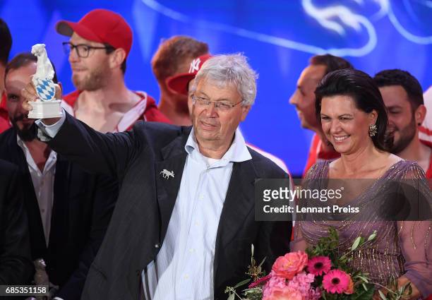 Gerhard Polt, winner of the Honorary Award, poses with his award next to Bavarian state minister Ilse Aigner during the Bayerischer Fernsehpreis 2017...