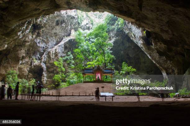 phraya nakhon cave - hua hin - phraya nakhon cave stockfoto's en -beelden