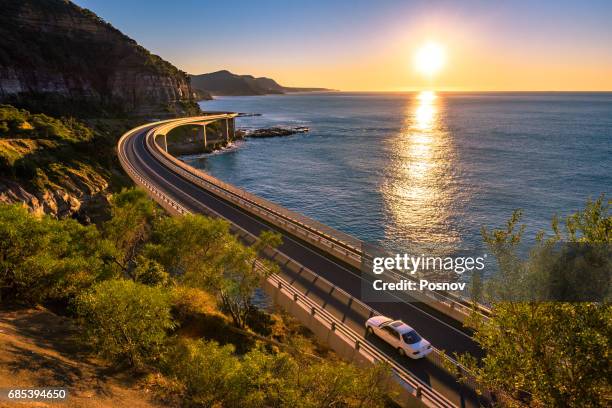 sunrise over wollongong sea cliff bridge, new south wales - sea cliff bridge stockfoto's en -beelden