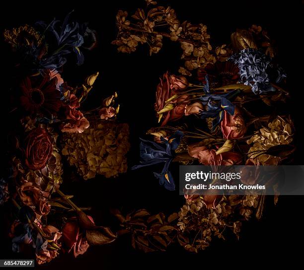 flower arrangement, shot from above - red roses stock pictures, royalty-free photos & images