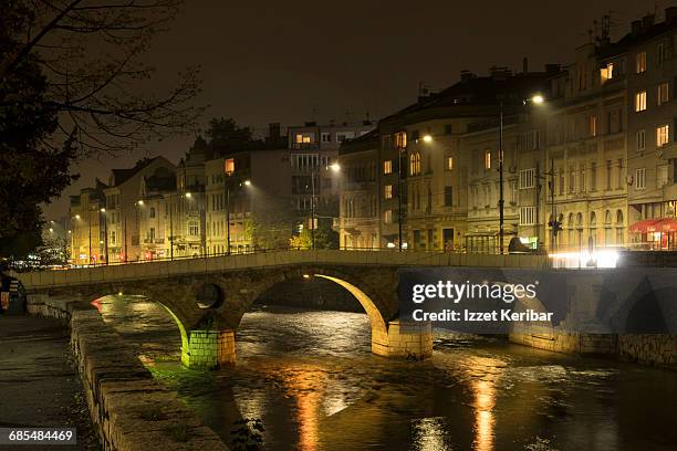 gavrilo princip bridge at night sarajevo - sarajevo 個照片及圖片檔