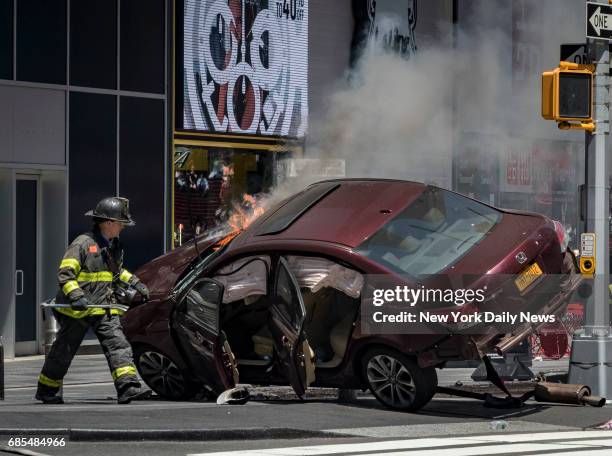 Auto Crowed 76 Crowed Car Stock Photos, High-Res Pictures, and Images - Getty Images