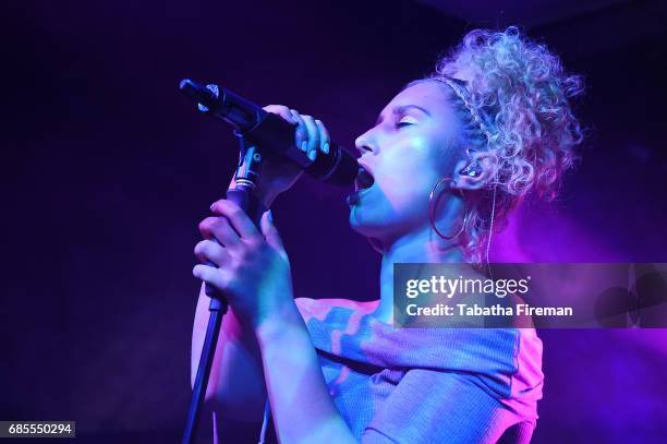 Raye 2017 801 Raye Singer Stock Photos, High-Res Pictures, and Images - Getty Images