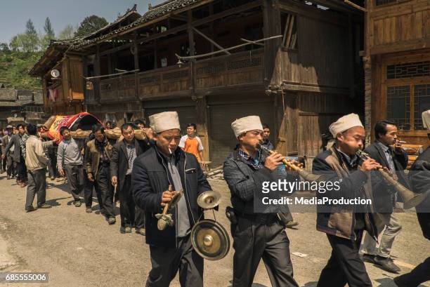 chinese funeral - tribal head gear in china stock pictures, royalty-free photos & images