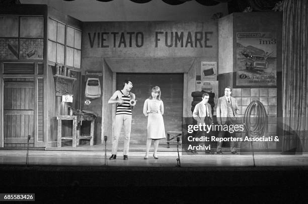 Italian actor, comedian and TV host Walter Chiari in the revue "Buona notte Bettina" with Italian actress Alida Chelli , Italian actor Vittorio...