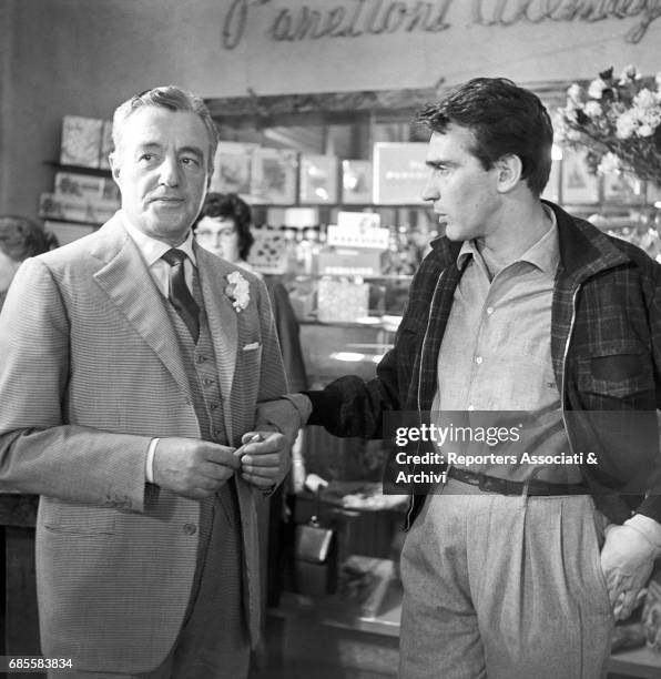 Italian actors Walter Chiari and Vittorio De Sica in a scene from the movie "La ragazza di Piazza S. Pietro". Italy, 26th March 1958