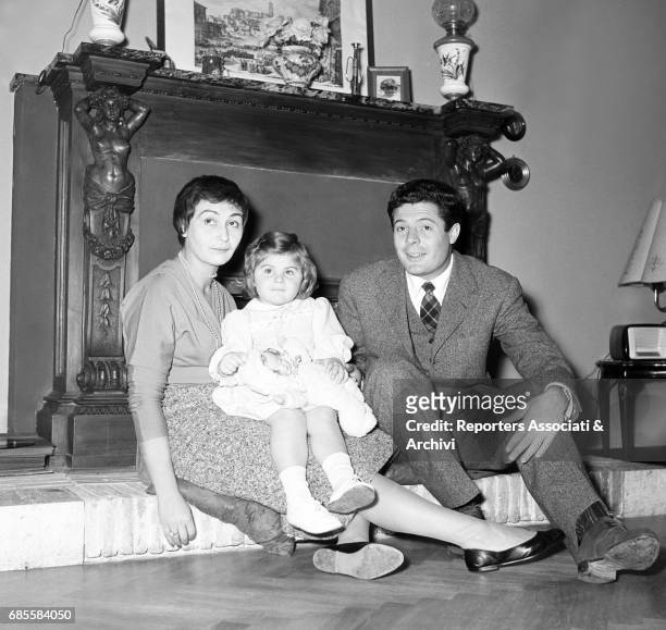 Italian actor Marcello Mastroianni , his wife and actress Flora Carabella and their daughter Barbara posing in their house for a photo shooting. 1955