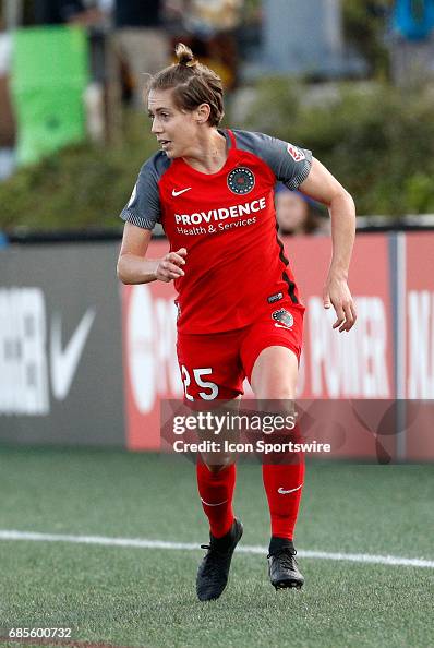 Portland Thorns FC defender Meghan Klingenberg makes a run on the
