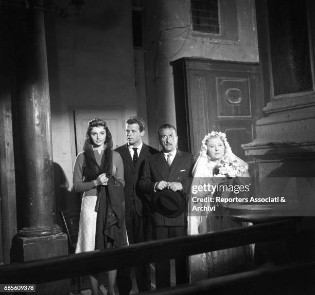 Italian actors Sylva Koscina, Renato Salvatori, Peppino De Filippo and Dolores Palumbo in a church in La nonna Sabella. 1957