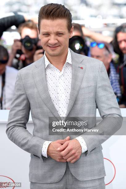 Jeremy Renner attends the "Wind River" Photocall during the 70th annual Cannes Film Festival at Palais des Festivals on May 20, 2017 in Cannes,...
