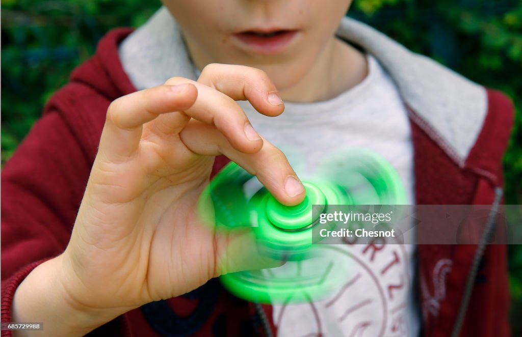 Hand Spinner Around Paris