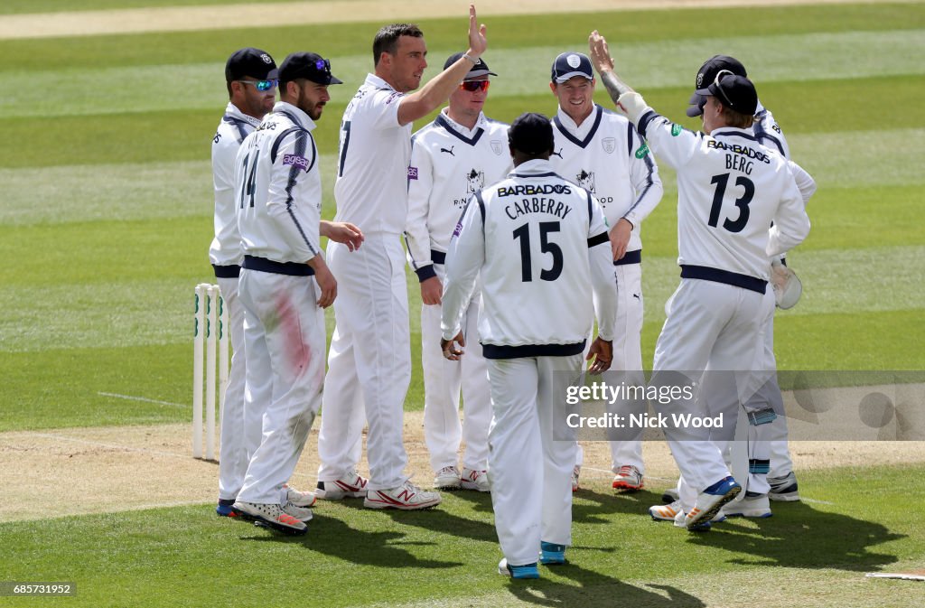 Essex v Hampshire - Specsavers County Championship: Division One