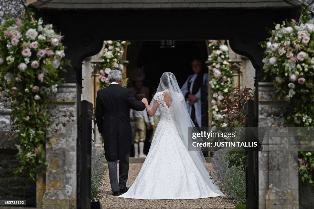 TOPSHOT-BRITAIN-ROYALS-PEOPLE-MIDDLETON-MARRIAGE