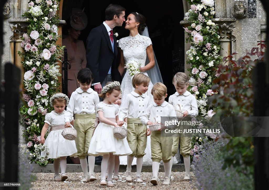 TOPSHOT-BRITAIN-ROYALS-PEOPLE-MIDDLETON-MARRIAGE