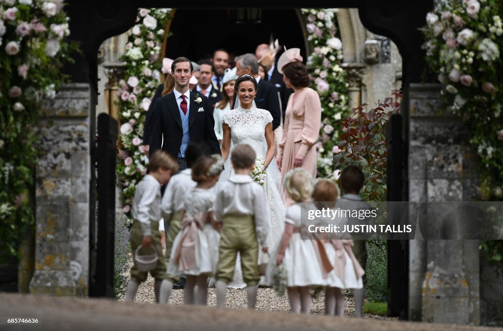 TOPSHOT-BRITAIN-ROYALS-PEOPLE-MIDDLETON-MARRIAGE