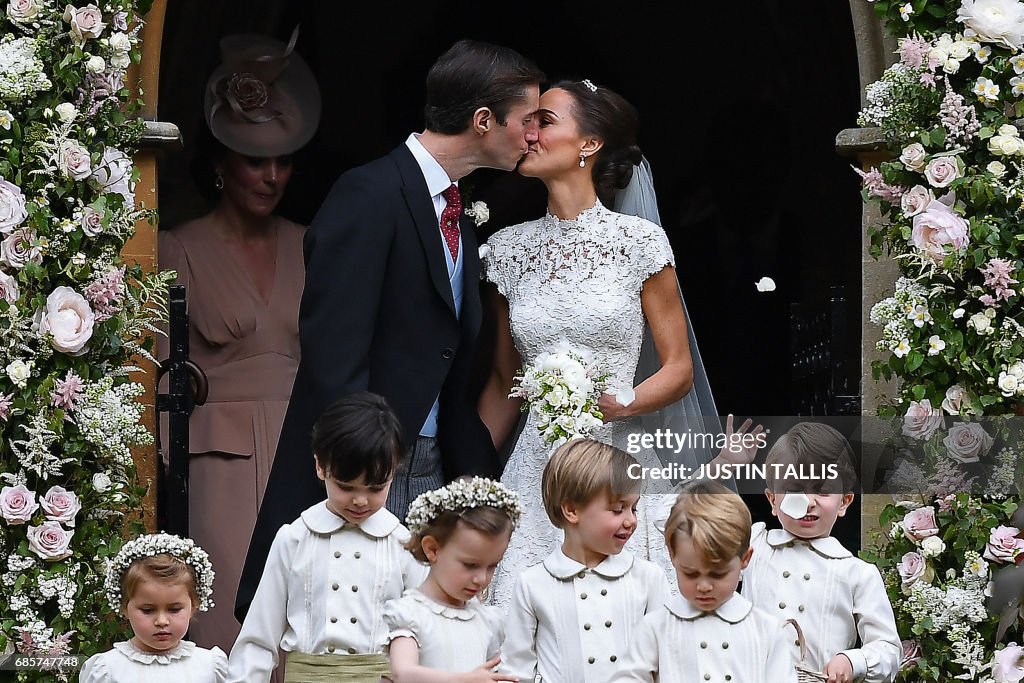 TOPSHOT-BRITAIN-ROYALS-PEOPLE-MIDDLETON-MARRIAGE